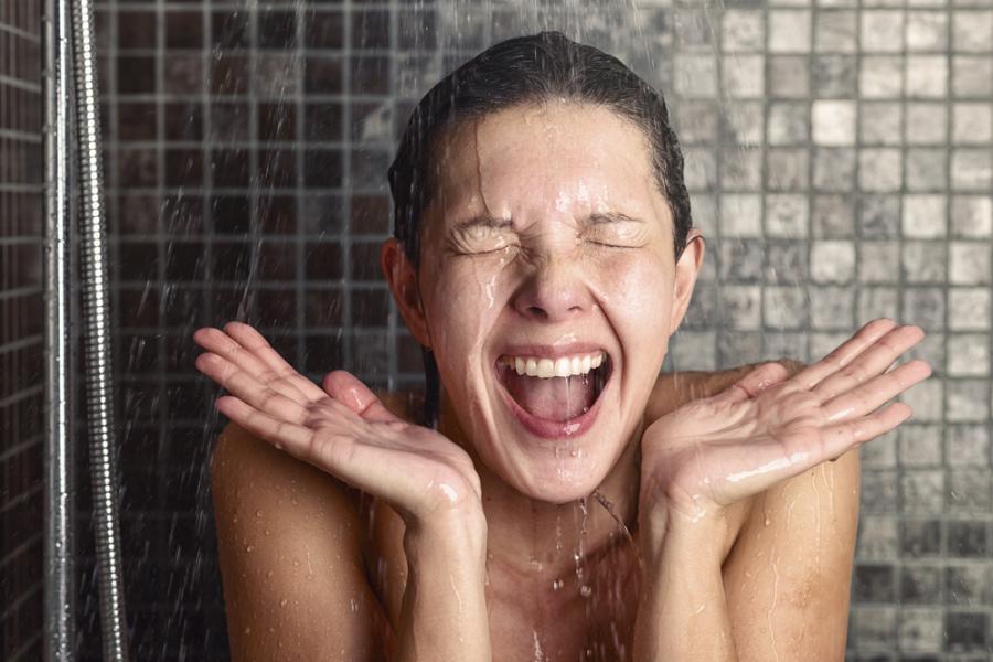 Четири здравословни предимства на студения душ 