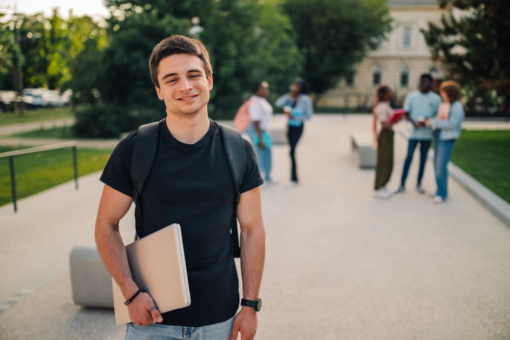 Виц: Тате, напускам Университета, да знаеш! 