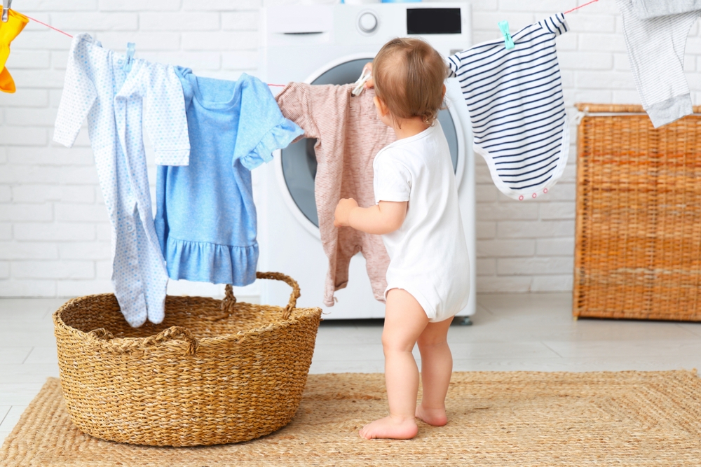 Как правилно да перем бебешките дрешки