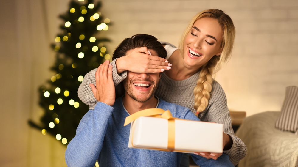 Как да поднесете коледния подарък