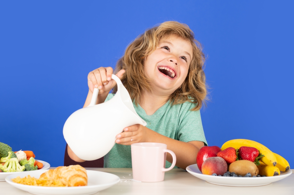 Детето пита: Защо млякото е бяло