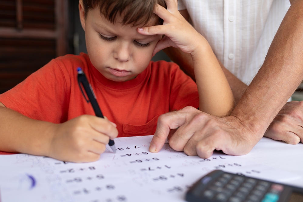 Виц: Тате, помогни ми да намеря общия знаменател.