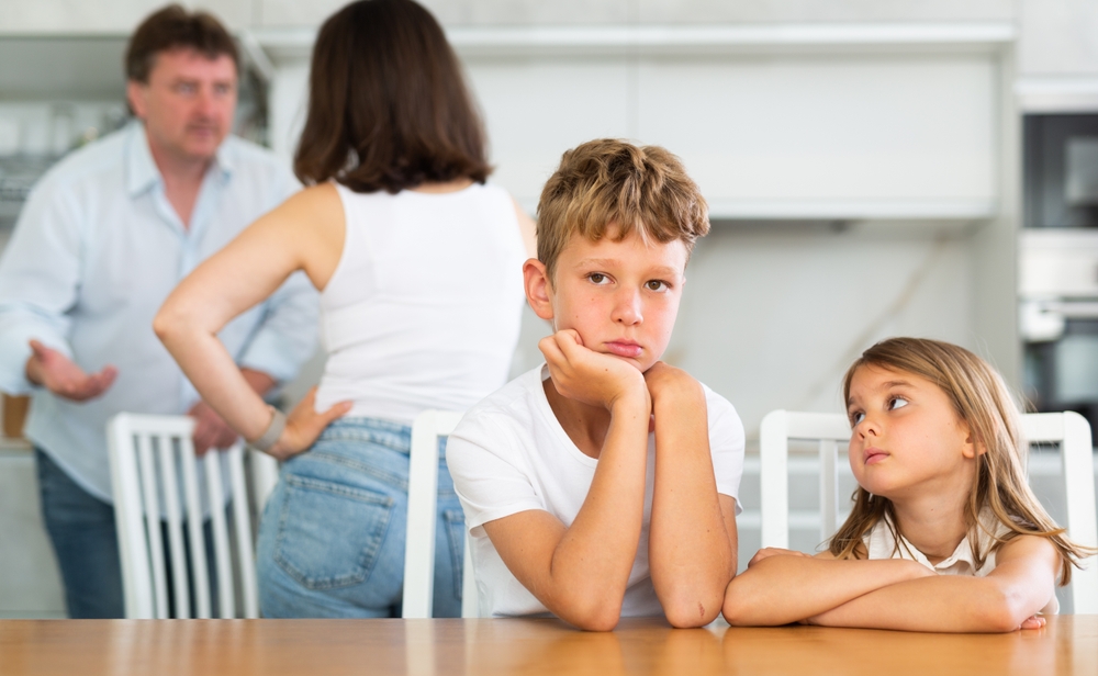 Вредно ли е псуването пред децата?