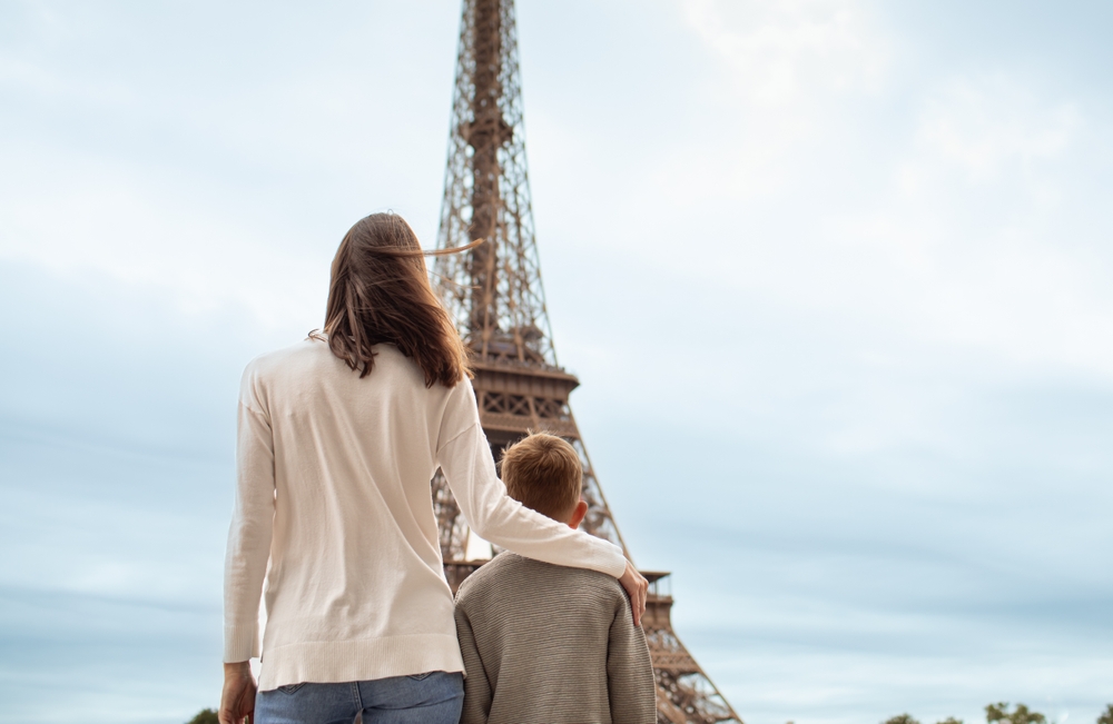 Виц: Кого обичаш повече - мама или тати?