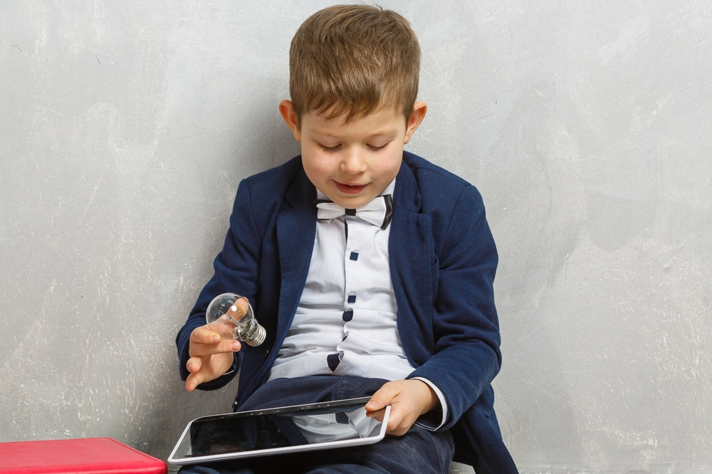 Когато детето пита: Защо крушката свети