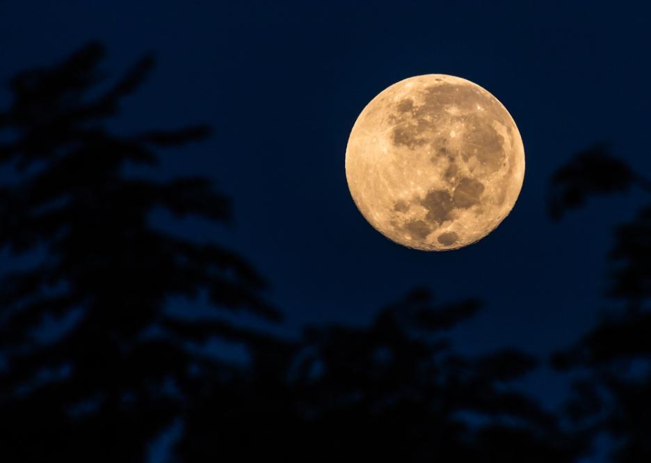 Луната днес – огромна и специална 