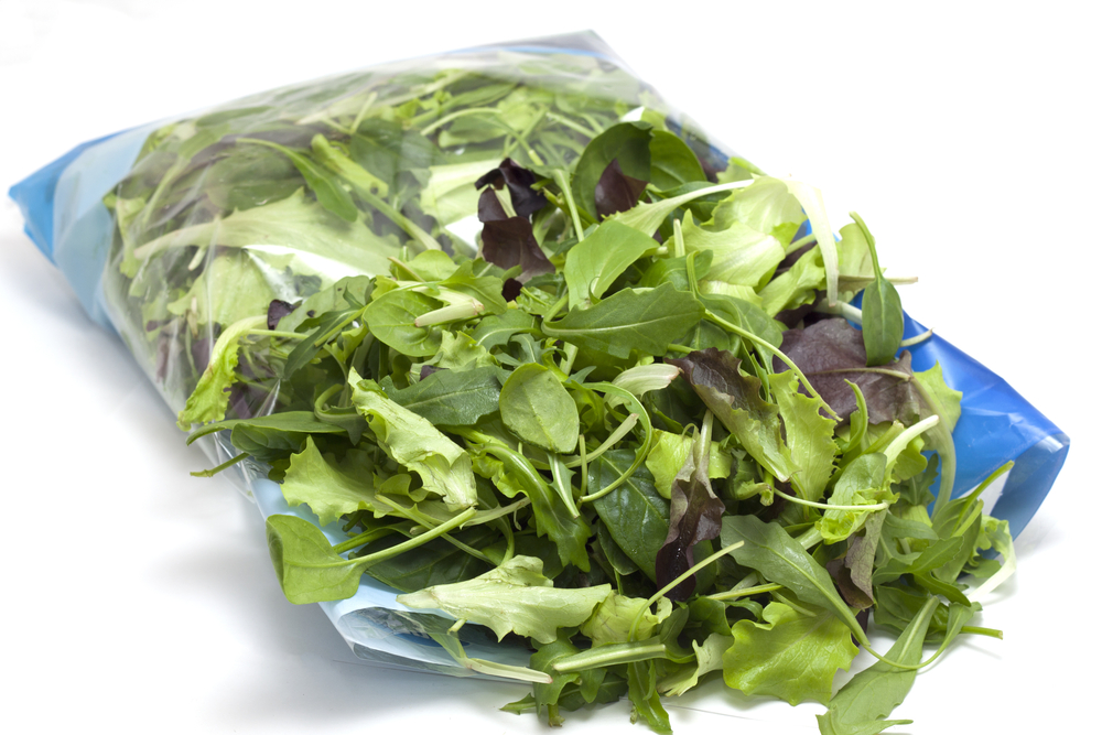 Защо пакетираните листа от зелени салати са опасни