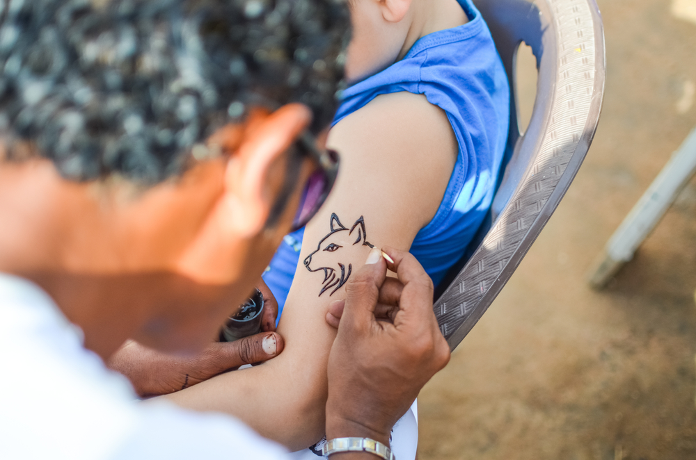 Временни татуировки наживо и открито