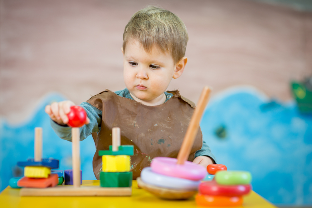 Кое обучение отговаря на правилата на Монтесори 