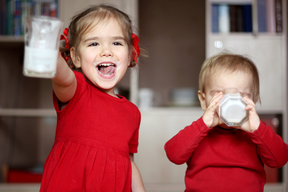 7 неща, които родителите трябва да знаят за алтернативите на обикновеното мляко 