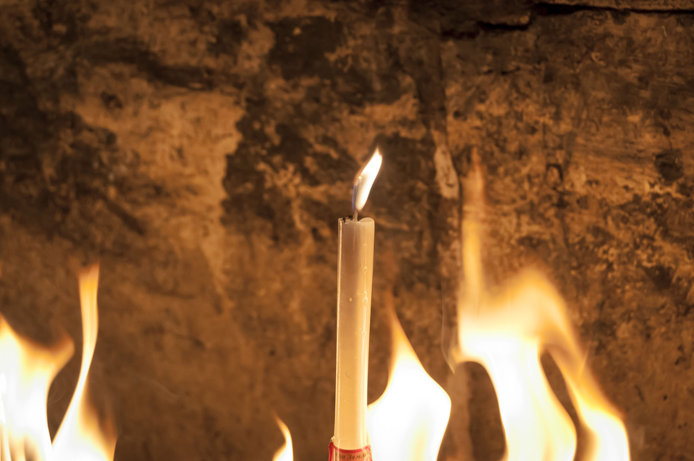 Благодатният огън от Божи гроб пристига в София към 20 часа