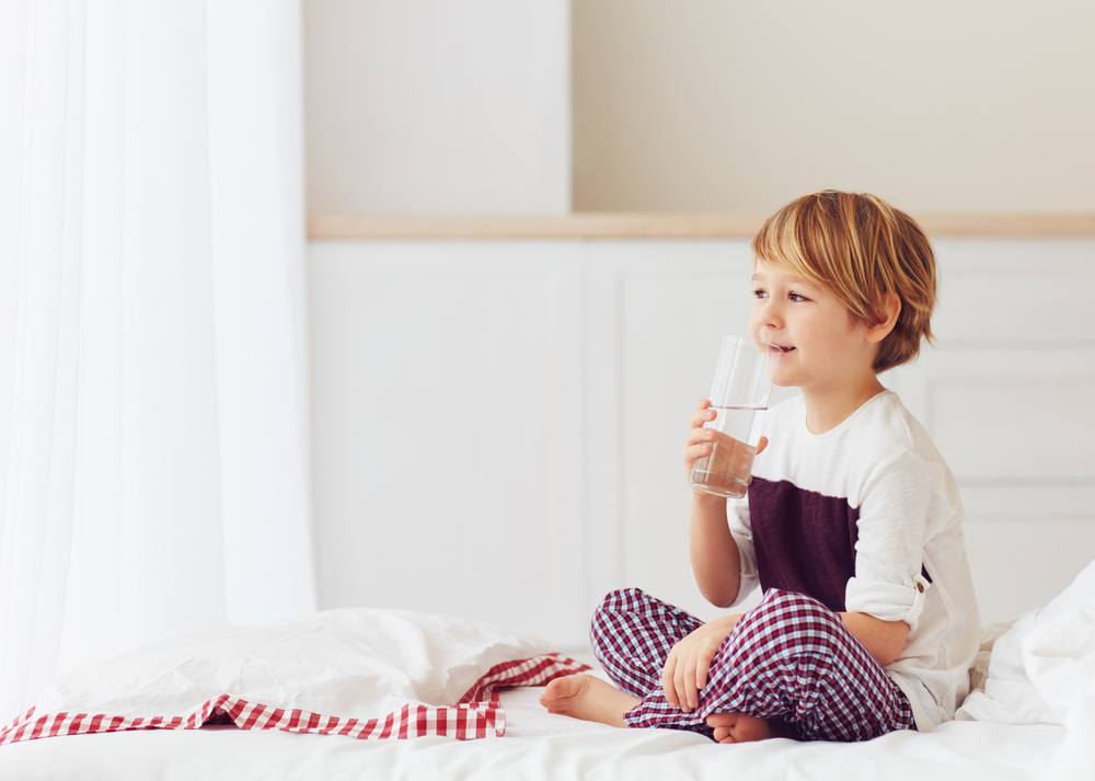 Защо малките деца искат вода, когато лягат да спят