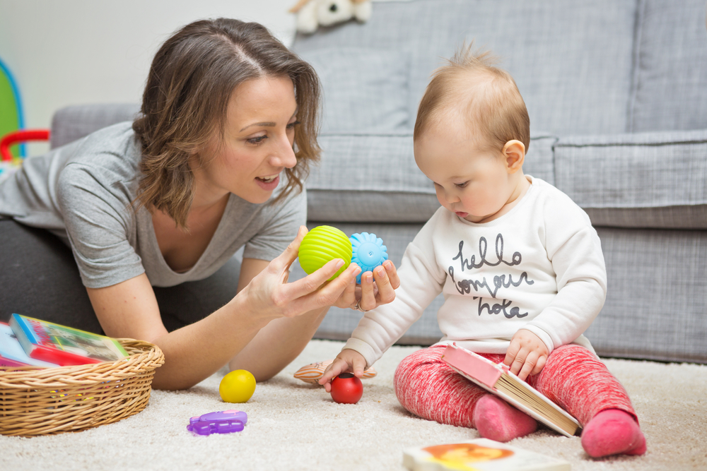 Вашето бебе на 9 месеца: Вече си имате неуморен изследовател 