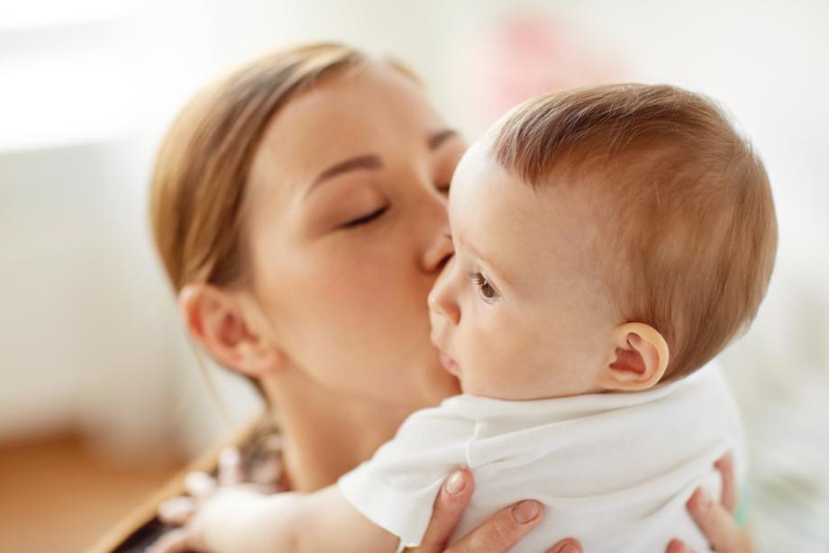 1/4 от БГ родителите смятат, че бебето не трябва да се гушка често