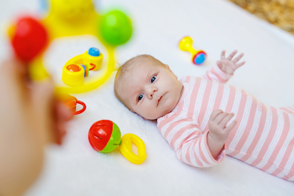 Вашето бебе на месец и половина: Започва да реагира на външни стимули 