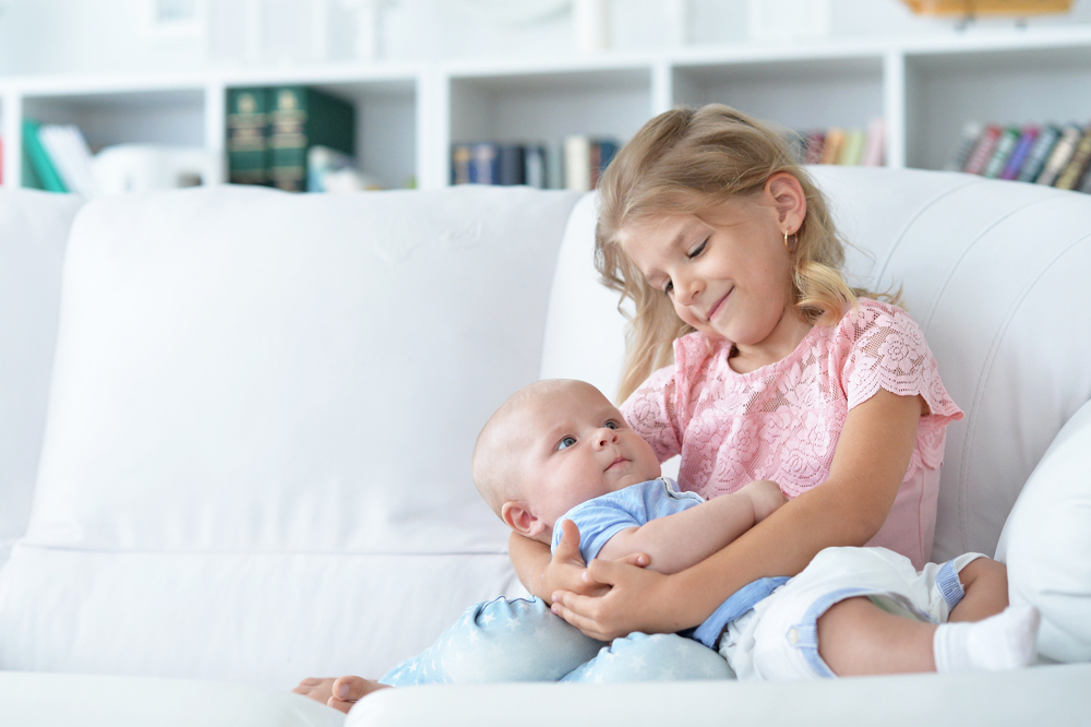 Как да се справите с ревността на детето към новия член в семейството