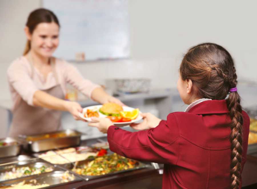 Нови правила за храненето в училищата и детските градини 