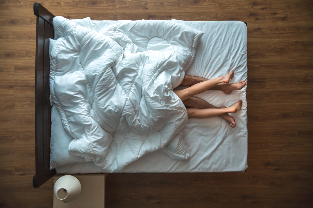 Защо сексът преди лягане е особено полезен за здравето 