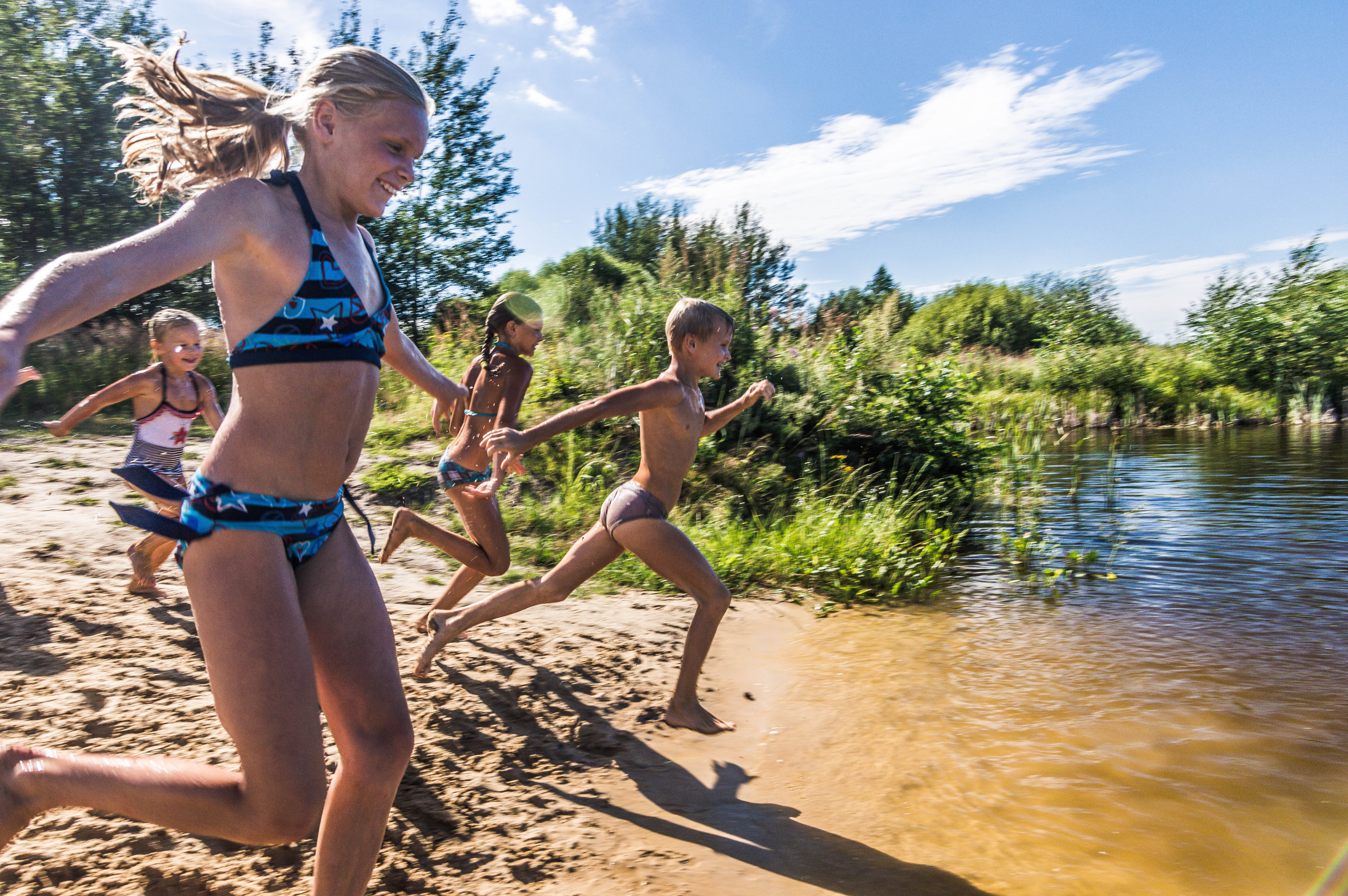 4 признака, че във водоема не бива да се къпем 