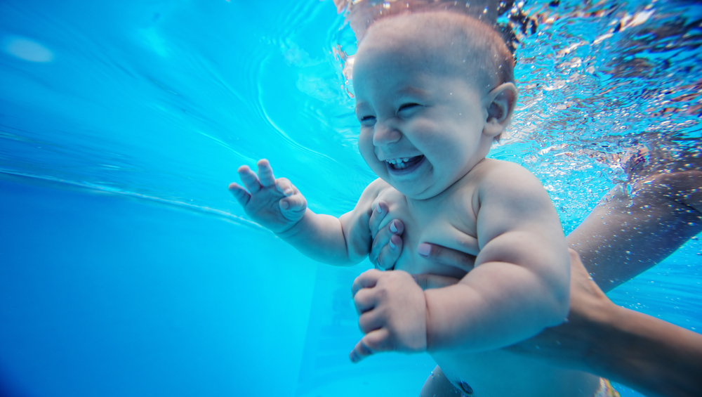 Може ли бебето да плува 