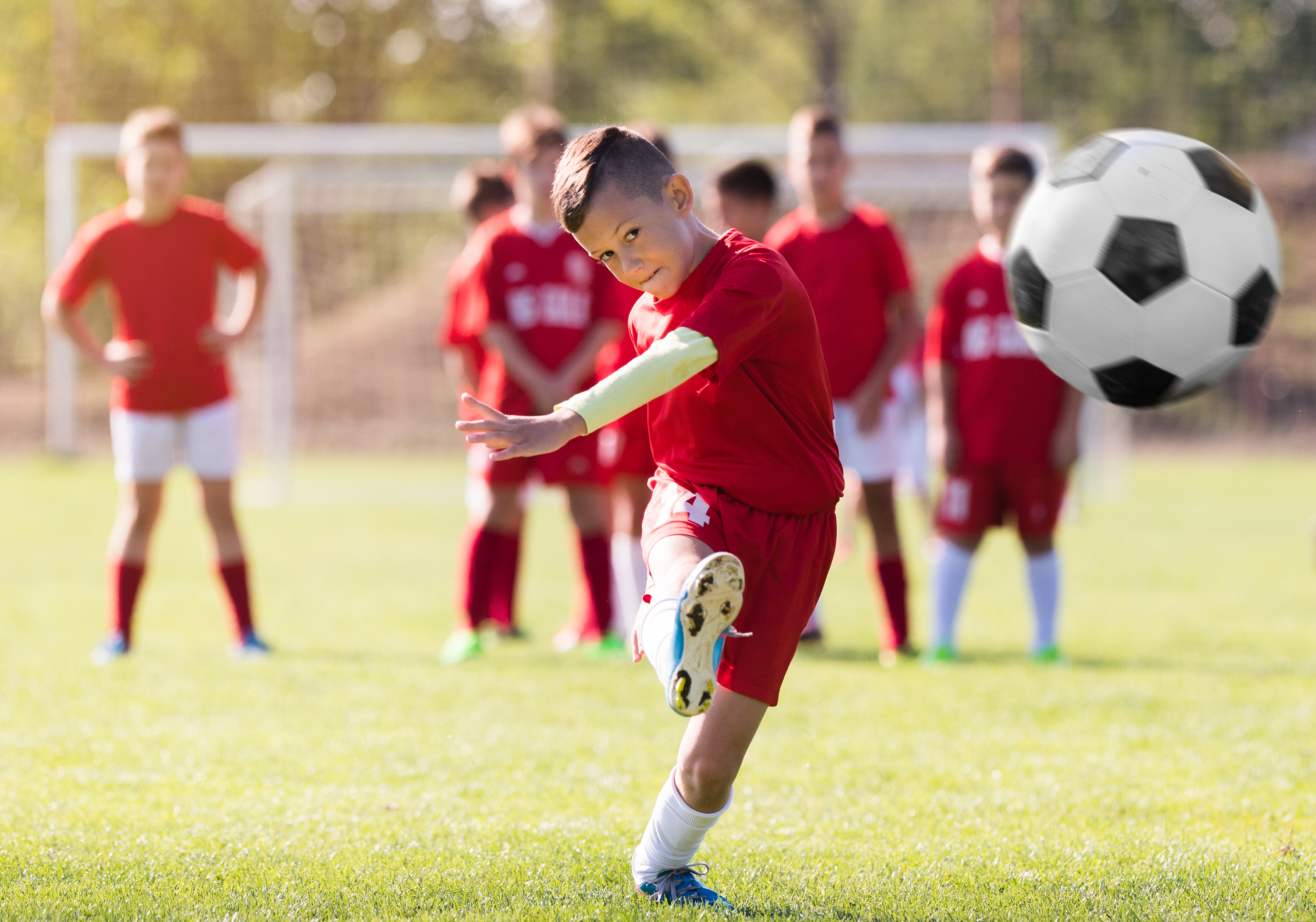 Забраняват на футболисти под 12 да удрят топката с глава  