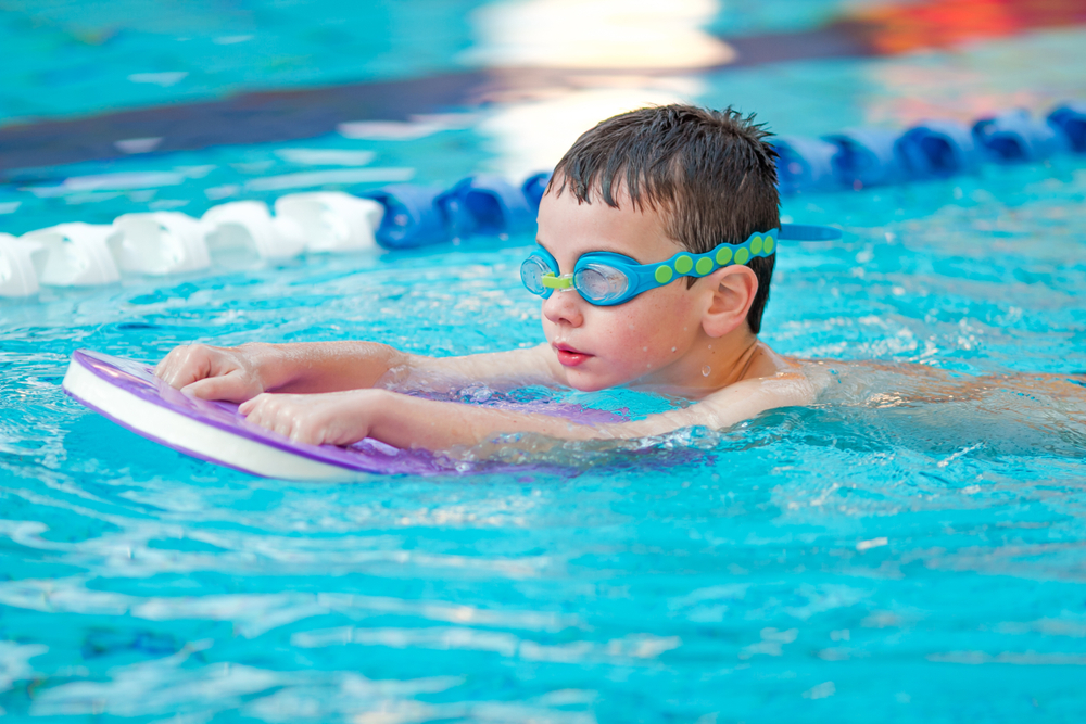 Защо плуването е важно за децата с аутизъм 