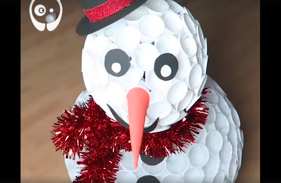 Как да направите снежен човек от пластмасови чаши (видео) 