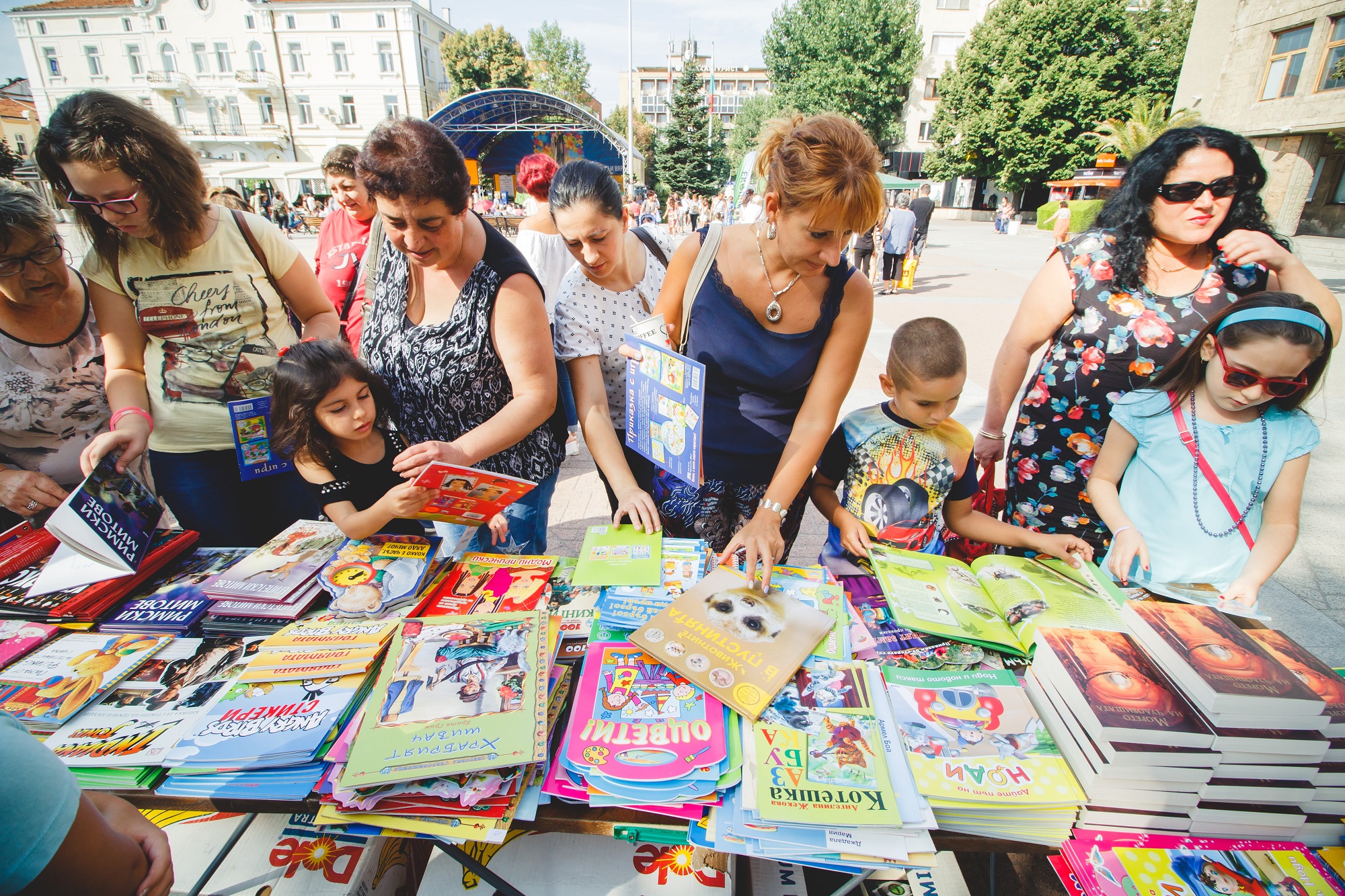 800 деца от Хасково в кампанията „Стара хартия за нова книга“ 