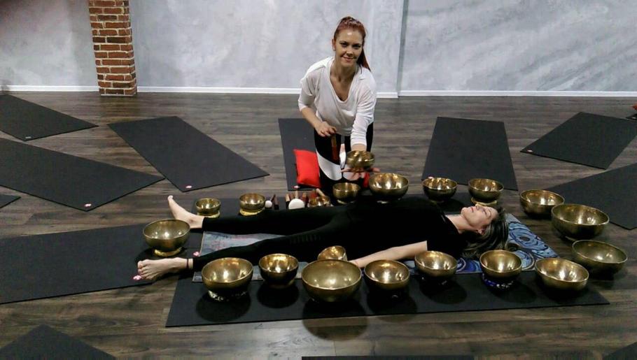  Светла Иванова прави йога с тибетски купи 