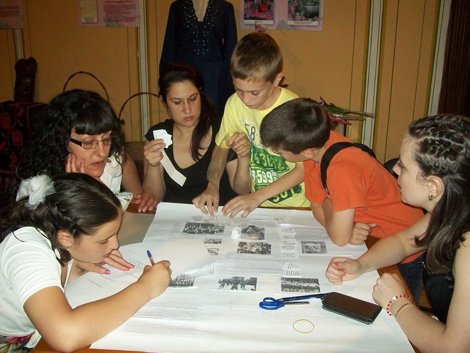Педагог пише програма за включване на семействата в училищния живот 