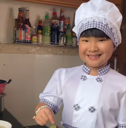  8-годишна готвачка стана хит в мрежата  