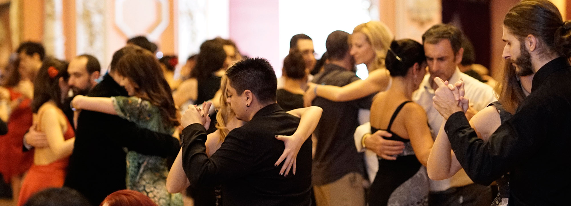Много танци в София за световния Ден на тангото 