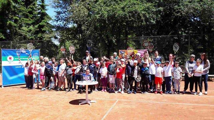 Училище „Беанито Хуарес“ с най-много призове в първенството по тенис 