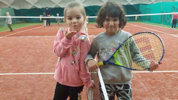 Открит урок по тенис на корт за деца 