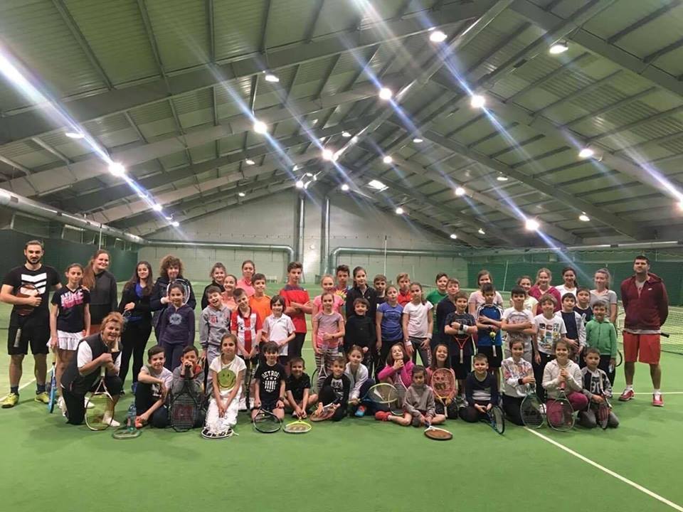 Клуб „Малееви“ организира тенис лагер за деца 