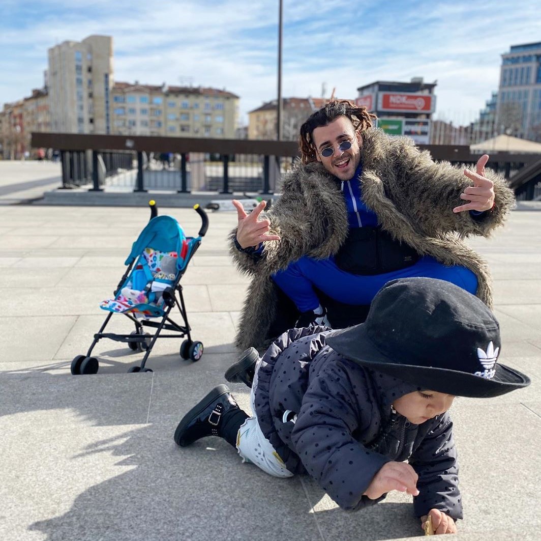 Венци Венц приспива дъщеря си с бийтбокс