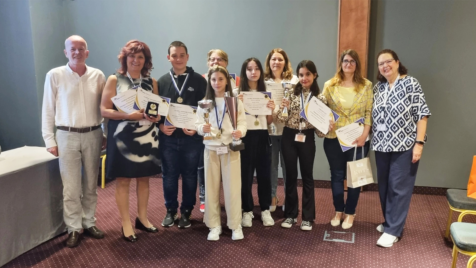 Българска ученичка спечели първо място в международния кръг на най-голямото състезание по английски език в света 