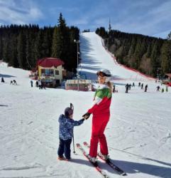 Николета Маданска заведе синовете си на Пампорово  