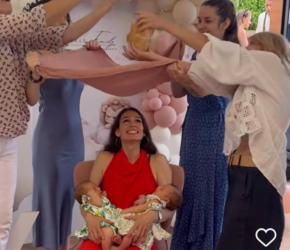 Даяна Ханджиева с 2 орисници за двете бебета  