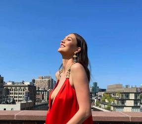 Карли Клос съобщи името и пола на бебето си, пусна и снимка    