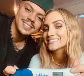  Ашли Симпсън очаква бебе №3 