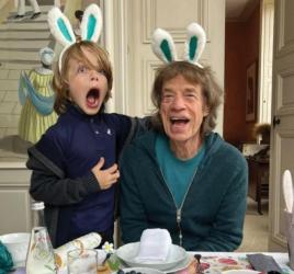 Мик Джагър забавлява дъщеря си на своята 82-а годишнина  