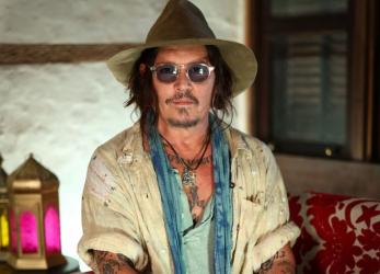 Биеше ме с пръчка, обувка, пепелник: Джони Деп за травмиращото си детство  