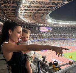 Ивет Лалова държи в ръце „най-голямата си победа“  