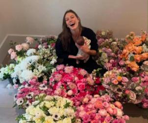 Карли Клос показа новородената си дъщеря  