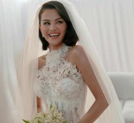 Селена Гомес показа трите си сватбени рокли  