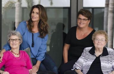 Звезди със снимки в инстаграм за Деня на майката  