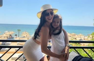 Симона Загорова танцува и пее с дъщеря си Галина  