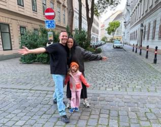 Орлин Павлов заведе семейство си до Виена 