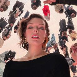 Мила Йовович със специален поздрав към най-малката си дъщеря  